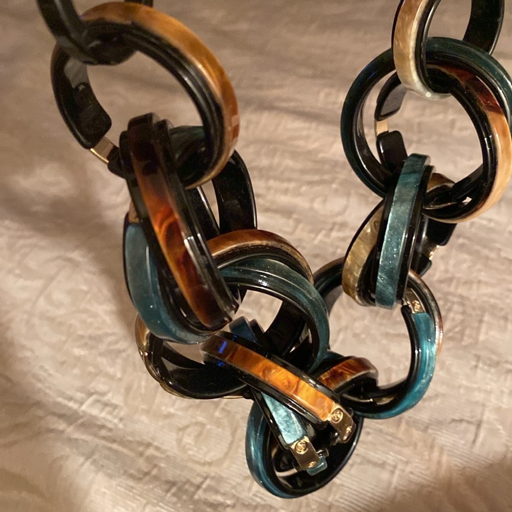 Fabulous Statement Necklace With Toggle Closure. - image 2